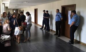 [VIDEO] Skandaliczny wyrok Sądu Okręgowego w Warszawie! Dziennikarze wyrzuceni z sali, dziecko zostaje z ojcem - porywaczem, a matka ma płacić!