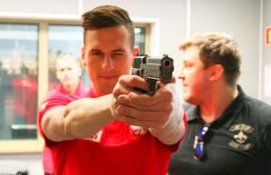 Trening piłkarzy Nawałki na strzelnicy KGP