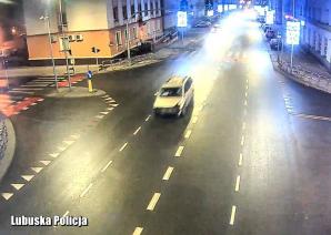 [VIDEO] Niebezpieczna jazda mogła doprowadzić do tragedii - policyjny pościg za nietrzeźwym 17-latkiem
