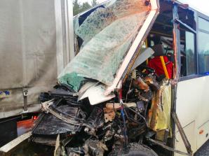 Wypadek autobusu na trasie S8. Apelujemy o ostrożność i bezpieczeństwo