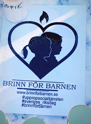 [VIDEO] Zapaliliśmy świecę przed Ambasadą Szwecji w Warszawie sprzeciwiając się zbrodniczej polityce tego kraju odbierającego dzieci naturalnym rodzicom! [PL/SE]