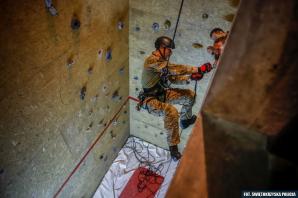 Policyjni kontrterroryści z całego kraju ćwiczą w Kielcach
