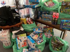 Funkcjonariusze zabezpieczyli kilkaset podrobionych zabawek i akcesoriów