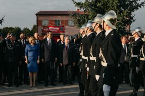 [VIDEO] Szef rządu uczcił pamięć śp. Kornela Morawieckiego