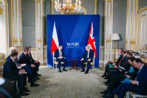 Premier: dzisiaj wiemy bardzo dobrze, że będziemy niezależni od rosyjskiej ropy i gazu. Mateusz Morawiecki wziął udział w szczycie szefów rządów państw V4 oraz Wielkiej Brytanii w Londynie