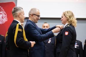 [VIDEO] Dni Ochrony Przeciwpożarowej w Olsztynie – uroczystość z udziałem wiceministra Błażeja Pobożego