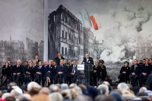 Prezydenci Polski Andrzej Duda, Izraela Isaac Herzog oraz Niemiec Frank–Walter Steinmeier z Małżonkami wspólnie wzięli udział w obchodach upamiętniających 80. rocznicę wybuchu Powstania w Getcie Warszawskim.