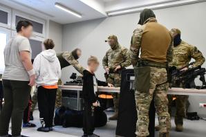 [VIDEO] Policyjni kontrterroryści - pomocnikami Mikołaja