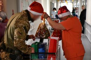 [VIDEO] Policyjni kontrterroryści - pomocnikami Mikołaja