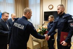 Minister Marcin Kierwiński wyróżnił policjantów z Gdańska, którzy uratowali 9-letniego chłopca