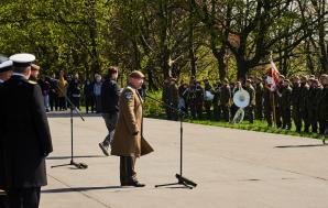 Orkiestra Reprezentacyjna WOT na Westerplatte.