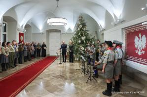 [VIDEO] Betlejemskie Światło Pokoju w Pałacu Prezydenckim