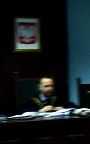 [VIDEO] Komornik Włodzimierz Hersztański z Kielc zeznawał pod przyrzeczeniem przed sądem. Czy mówił prawdę na rozprawie o celową dewastację licytowanego domu? I o pieniądzach na mercedesa?