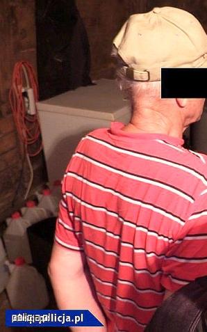 [VIDEO] Wpadł 79-letni chemik stworzył nowoczesne laboratorium amfetaminy! 