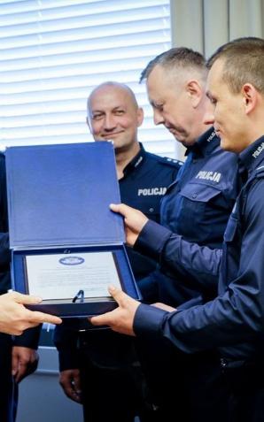 Po awanturze z nożem w tle policjanci z Buska- Zdroju z wizytą w KGP