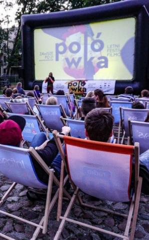 Filmowe lato pod chmurką. 150 bezpłatnych pokazów filmowych w plenerze