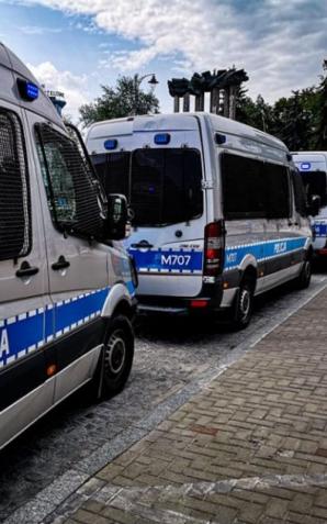 Policjanci zatrzymali 25 chuliganów, którzy naruszyli prawo w trakcie zgromadzeń w Białymstoku