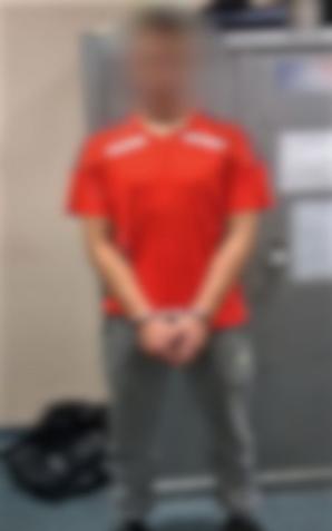 [VIDEO] Kradzież w oku kamery. Zasłonięta twarz nie pomogła ukryć się sprawcy, wpadł w ręce policjantów