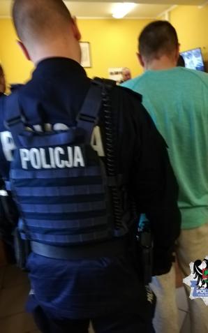 Kolejni handlarze narkotyków i tytoniu bez akcyzy zatrzymani przez dolnośląskich policjantów