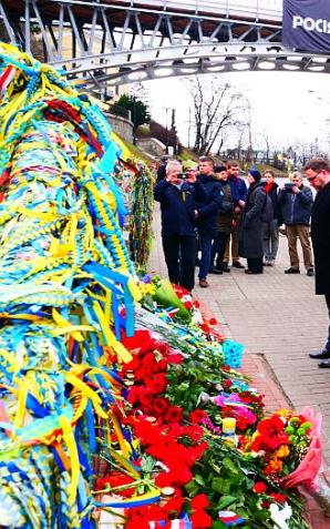 [VIDEO] Dyplomaci z Polski i Bukaresztańskiej Dziewiątki upamiętnili Niebiańską Sotnię w szóstą rocznicę brutalnej rozprawy na ul. Instytuckiej w Kijowie