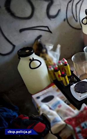 [VIDEO] CBŚP zlikwidowało dwa magazyny nielegalnej broni i laboratorium metamfetaminy