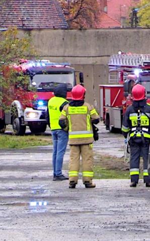 Chciał skoczyć z 25-metrowego komina. Policjanci nie dopuścili do tragedii