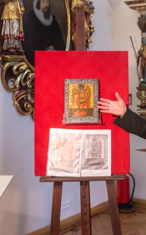 Zabytkowa ikona Archanioła Michała wróciła do Muzeum Warmii i Mazur w Olsztynie. Skradzioną ikonę znaleziono na dostępnej on-line ekspozycji w Muzeum Ikon w Recklinghausen