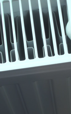 Polacy szukają sprzętów, które pozwolą zimą dogrzać mieszkanie. Koszt może jednak sięgnąć nawet 300 zł w skali miesiąca