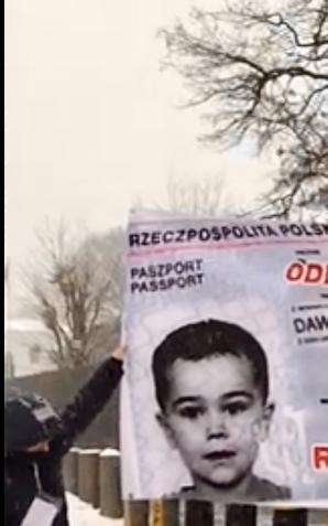 [VIDEO] Protest pod Ambasadą Wielkiej Brytanii w Warszawie! 3-letni Dawid ma wrócić do polskiej mamy! [GB/PL]