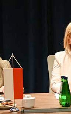 Transformacja energetyczna i rozwój energetyki jądrowej - to temat rozmowy minister klimatu i środowiska Pauliny Hennig-Kloski z ambasador Kanady w Polsce Catherine Godin