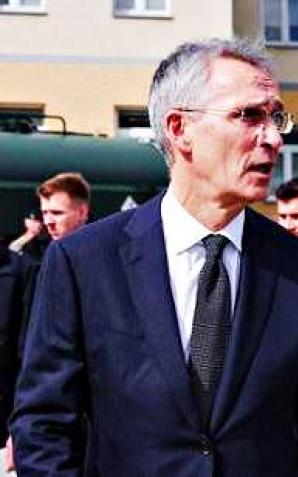 [VIDEO] Sekretarz Generalny NATO Jens Stoltenberg i Premier Wielkiej Brytanii Rishi Sunak w Polsce. Narada z premierem Donaldem Tuskiem w 1. Warszawskiej Brygadzie Pancernej 