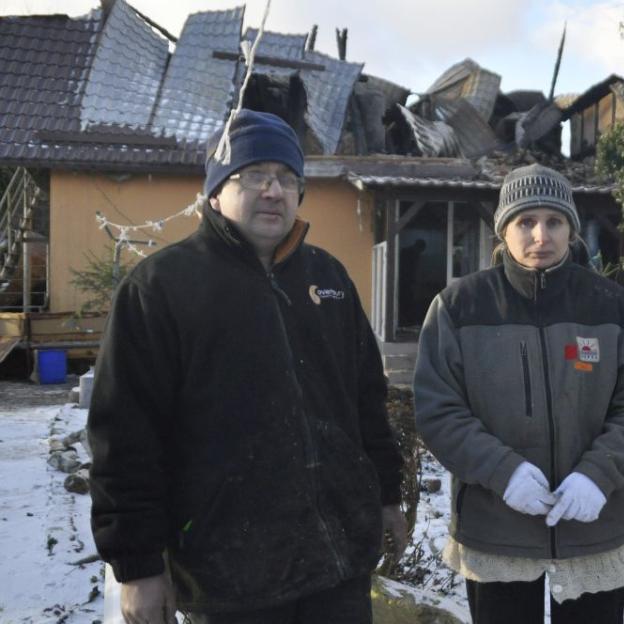 [VIDEO] Pięcioosobowa rodzina straciła cały dobytek. Spłonął ich dom. Potrzebują naszej pomocy