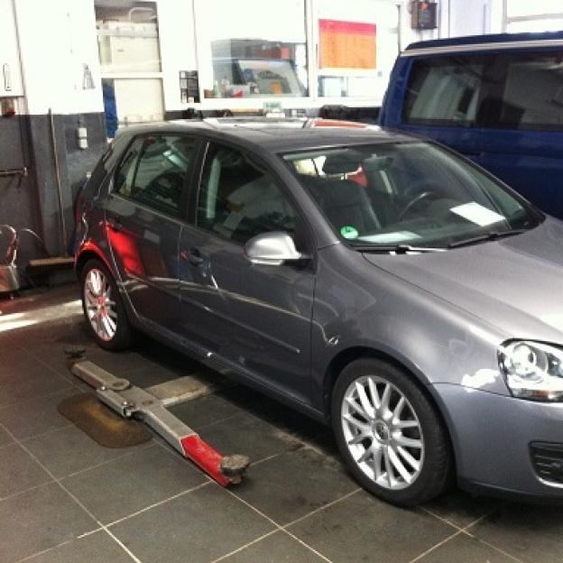 W Bełchatowie skradziono Volkswagena. Ludzie Rutkowskiego w akcji!