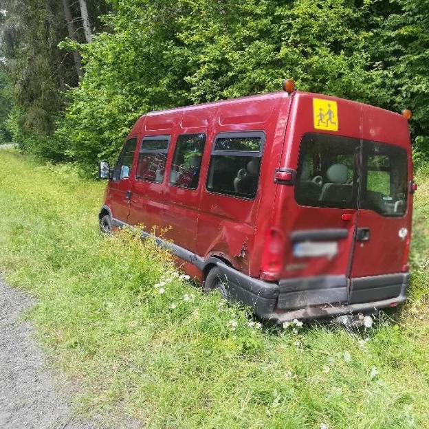 Pisz: Zderzenia osobówki z busem wycieczki szkolnej. Sześć osób trafiło do szpitala