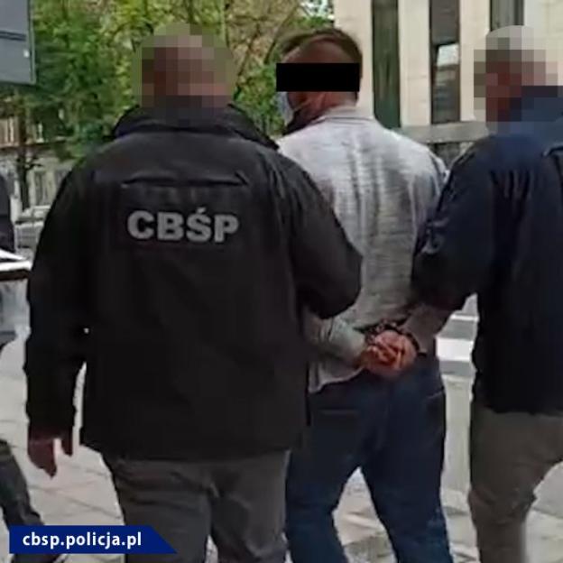 [VIDEO] Rozbita grupa produkowała „dokumenty kolekcjonerskie” wielu krajów