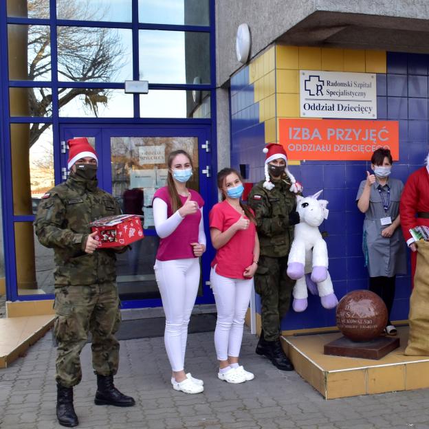 Terytorialsi z Mikołajem odwiedzili szpitale