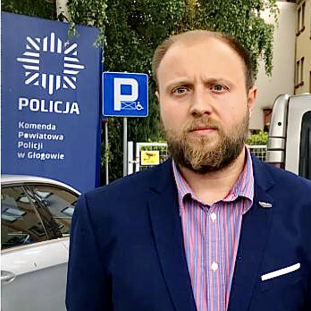 [VIDEO] Nieumundurowani policjanci wytargali Tomasza Ulatowskiego z mieszkania w Głogowie bez nakazu! Czy dlatego, że matka jego dziecka zna policjanta i wymyśliła sobie historię z gwałtem?