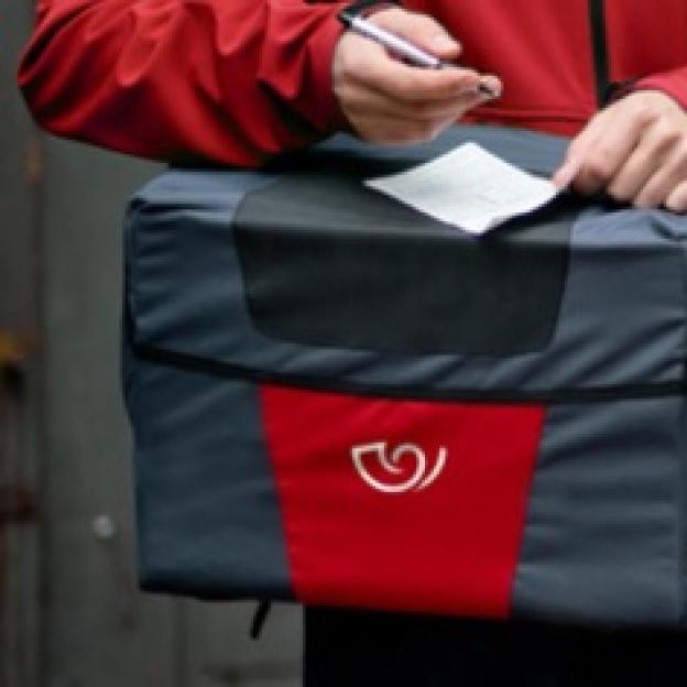 Listonosz nie tylko doręczał. Asygnował oraz odpalał też