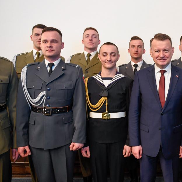 [VIDEO] Minister Obrony Narodowej na spotkaniu Wielkanocnym z żołnierzami Wojska Polskiego. Życzenia dla służących w Libanie, Rumunii, Kosowie, Turcji i Republice Środkowej Afryki