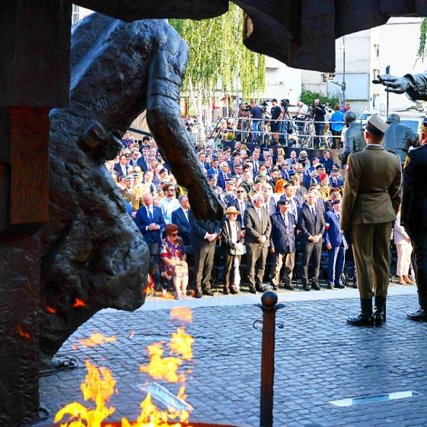 [VIDEO] Hołd dla bohaterów Powstania Warszawskiego złożyli Prezydent RP Andrzej Duda i Prezydent Niemiec Frank Walter Steinmeier