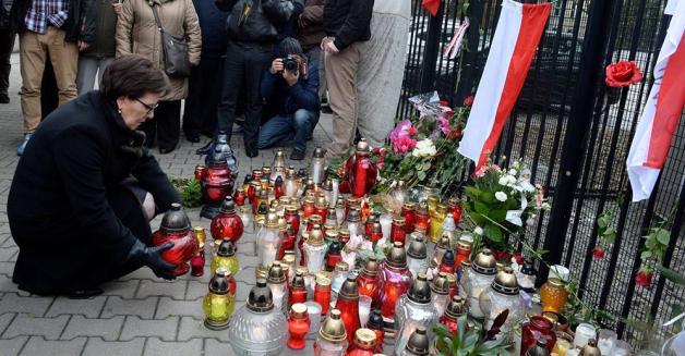 Premier Ewa Kopacz uczciła pamięć ofiar zamachów terrorystycznych w Paryżu