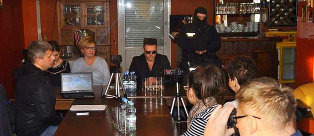 [VIDEO] Konferencja Rutkowskiego: Czy doszło do mistyfikacji przy rzekomym dźgnięciu nożem w Miastku? 