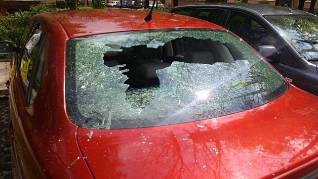 Intensywne czynności śledcze w sprawie dewastacji 28 samochodów osobowych w Krakowie zakończyły się zatrzymaniem 4 mężczyzn podejrzewanych o dokonanie tego przestępstwa