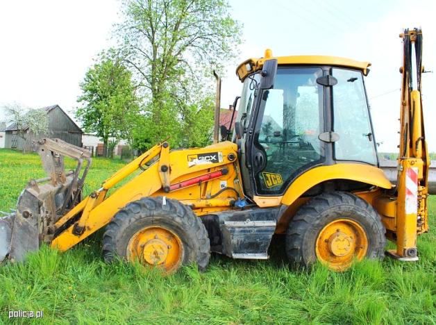 Koparko-ładowarką niszczył gospodarstwo swojej rodziny i chciał rozjechać policjantów