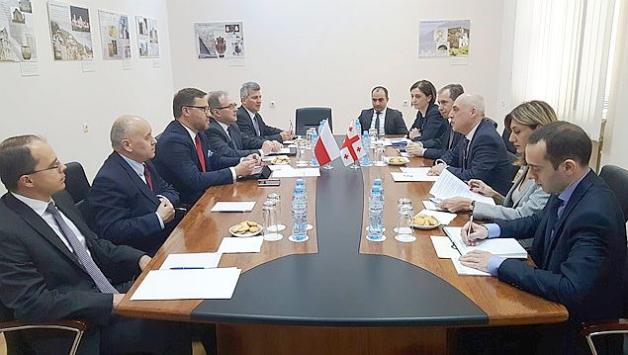 O NATO i Unii Europejskiej oraz Rosji w Tbilisi i Churwaleti w regionie Cchinwali - Osetia Południowa