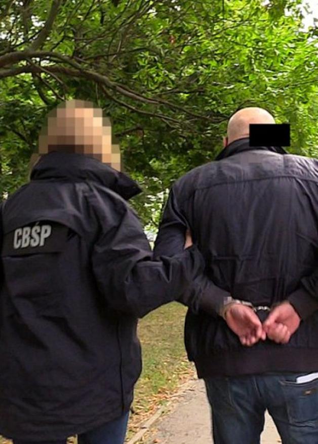 [VIDEO] 5 zatrzymanych jest podejrzanych m.in. o pranie pieniędzy