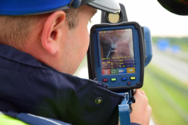 [VIDEO] BEZPIECZNA DROGA - BEZPIECZNA ODLEGŁOŚĆ - policyjne działania