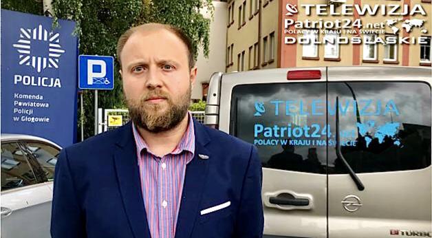 [VIDEO] Nieumundurowani policjanci wytargali Tomasza Ulatowskiego z mieszkania w Głogowie bez nakazu! Czy dlatego, że matka jego dziecka zna policjanta i wymyśliła sobie historię z gwałtem?