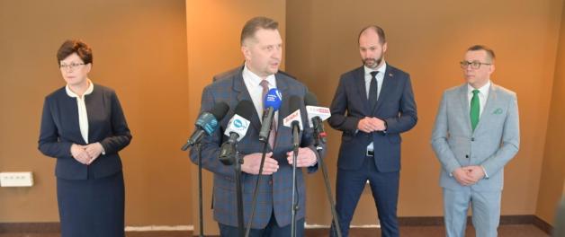 Tworzenie oddziałów przygotowawczych dla uczniów z Ukrainy – wizyta ministra Przemysława Czarnka w Zamościu