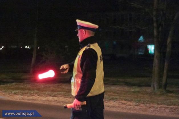 Podróż taxi z imprezy kosztuje mniej. 2500 zł mandatu za jazdę na hulajnodze 